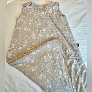 Gunamuna Sleep Bag 3-9 months in Magnolia print